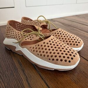 L’Amour des Pieds Himar kid suede perforated sneaker size 10